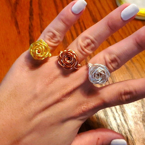 💍 3 tri colored rose rings 💍 - Picture 1 of 5